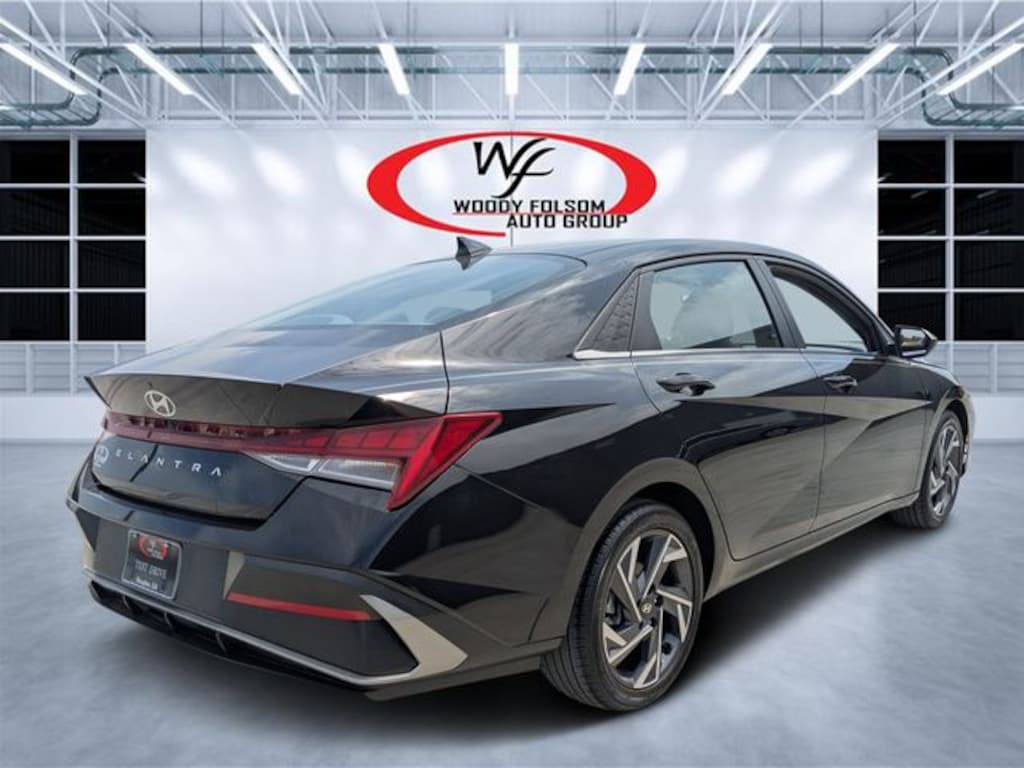 Used 2025 Hyundai Elantra SEL Convenience Sedan