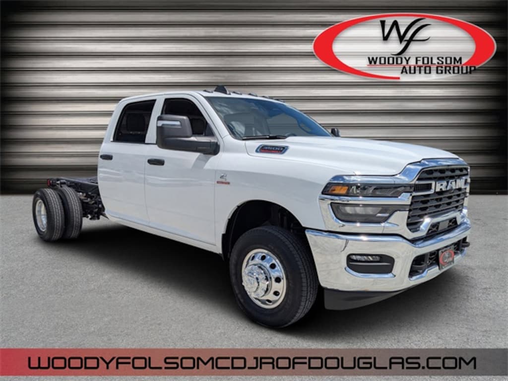 New 2025 Ram 3500 Chassis Cab 3500 TRADESMAN CREW CAB CHASSIS 4X4 60' CA Pickup