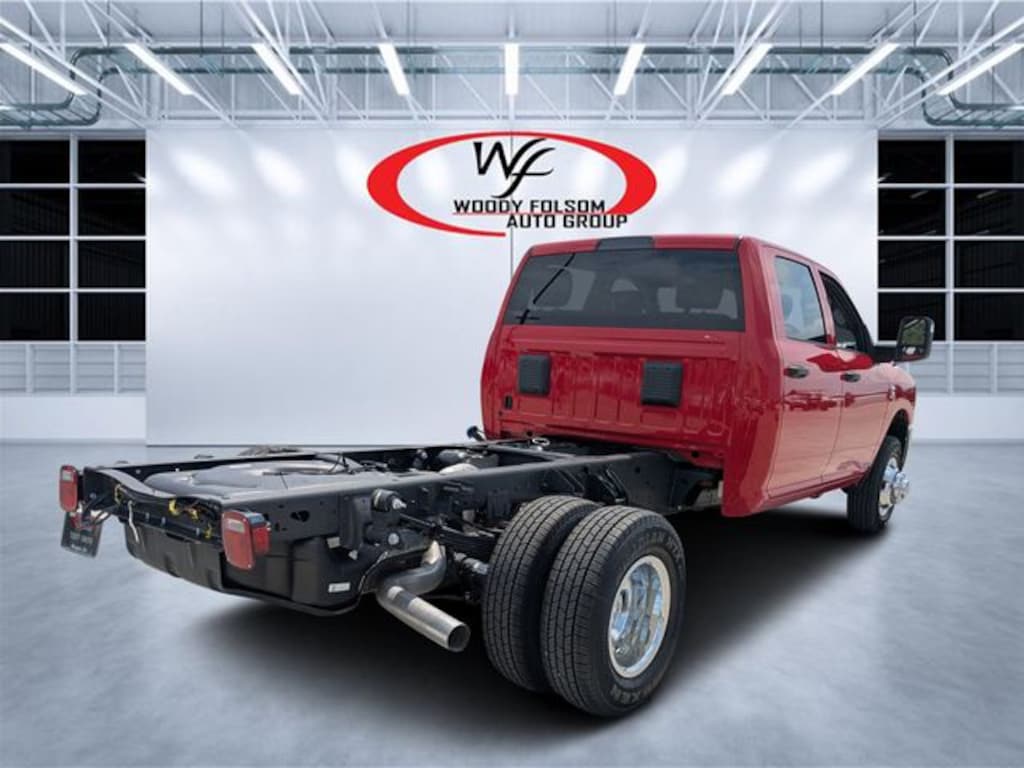 New 2026 Ram 3500 TRADESMAN CREW CAB CHASSIS 4X4 60' CA Pickup