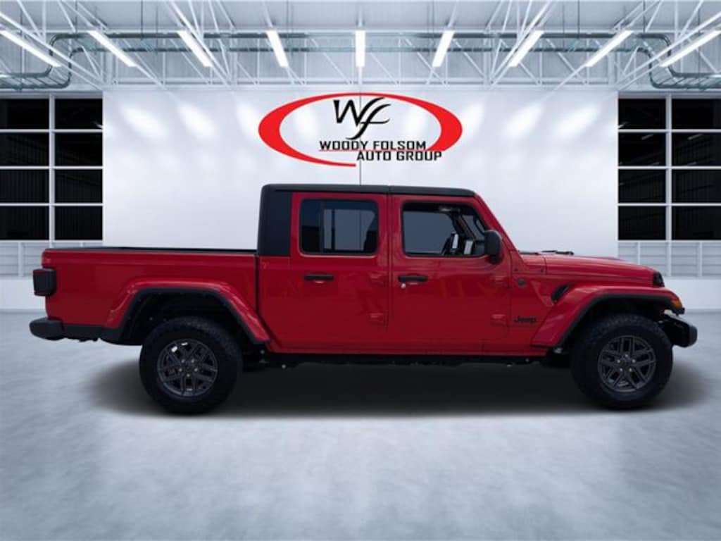Used 2024 Jeep Gladiator Sport Truck Crew Cab