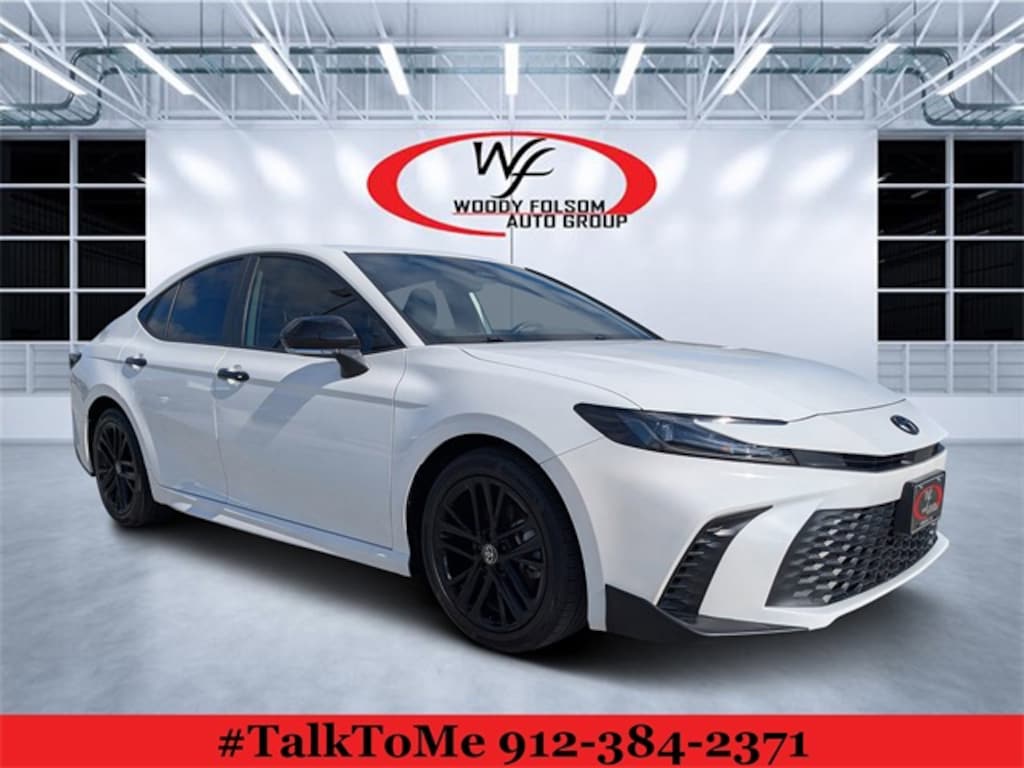 Used 2025 Toyota Camry SE Sedan