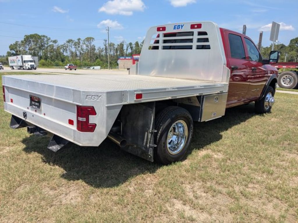 New 2026 Ram 3500 Chassis Cab TRADESMAN CREW 4X4 60' CA Pickup
