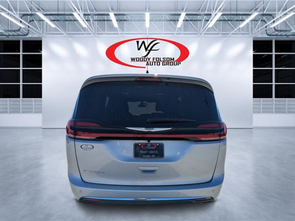 New 2026 Chrysler Pacifica SELECT Passenger Van