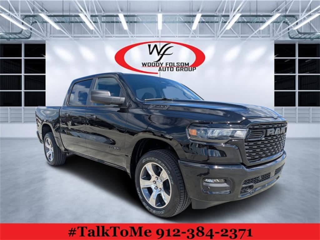 New 2026 Ram 1500 EXPRESS CREW CAB 4X4 5'7 BOX Pickup