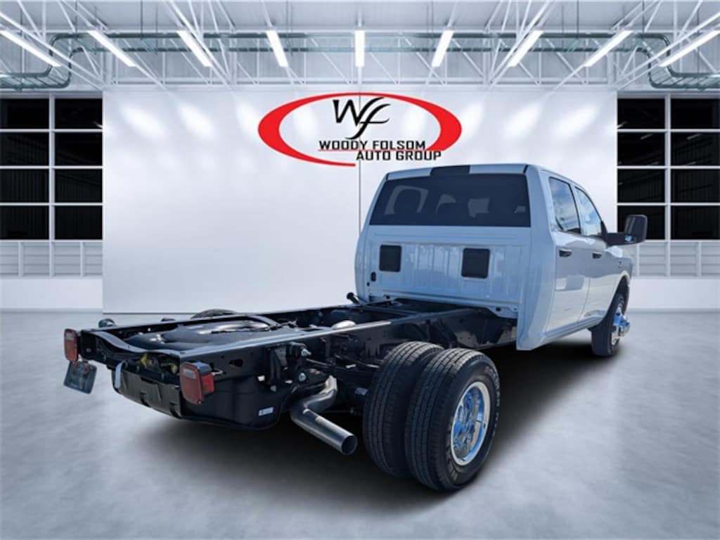 New 2026 Ram 3500 Chassis Cab 3500 TRADESMAN CREW CAB CHASSIS 4X4 60' CA Pickup