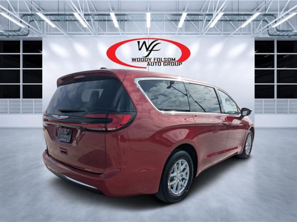 New 2026 Chrysler Pacifica SELECT Passenger Van