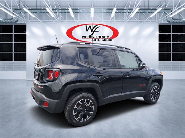 2023 Jeep Renegade Trailhawk photo 2