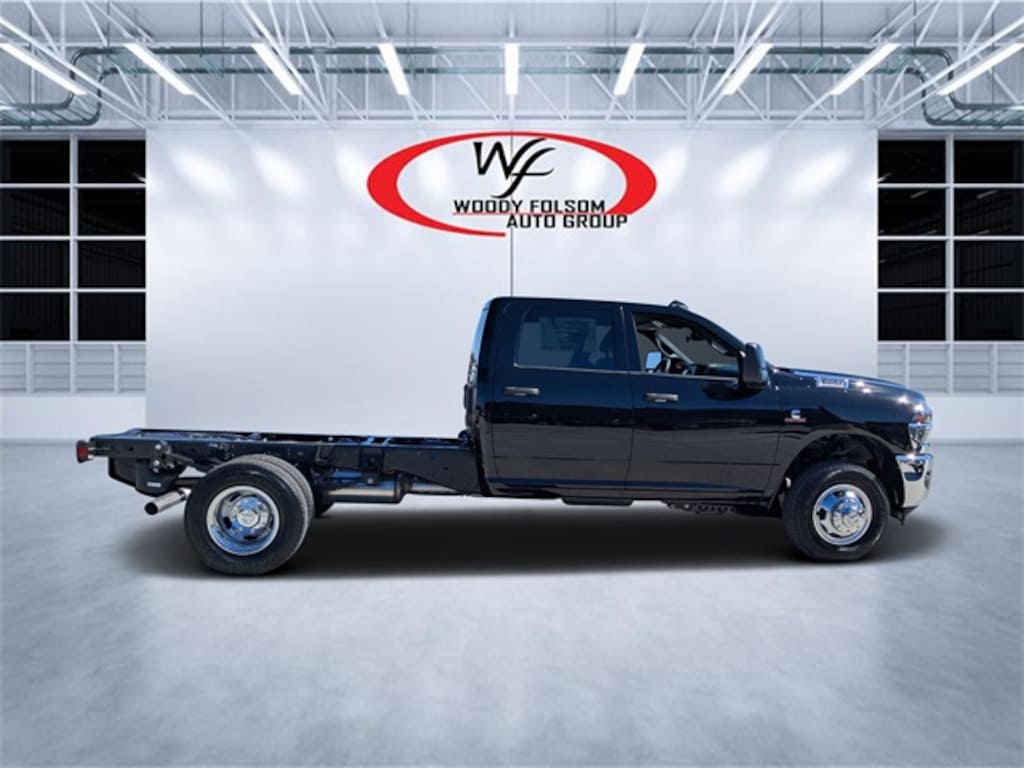 New 2026 Ram 3500 Chassis Cab 3500 TRADESMAN CREW CAB CHASSIS 4X4 60' CA Pickup
