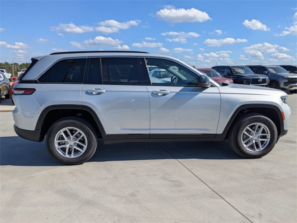 New 2025 Jeep Grand Cherokee LAREDO X 4X2 Sport Utility