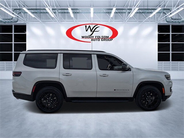 2025 Jeep Wagoneer Carbide Series II photo 2