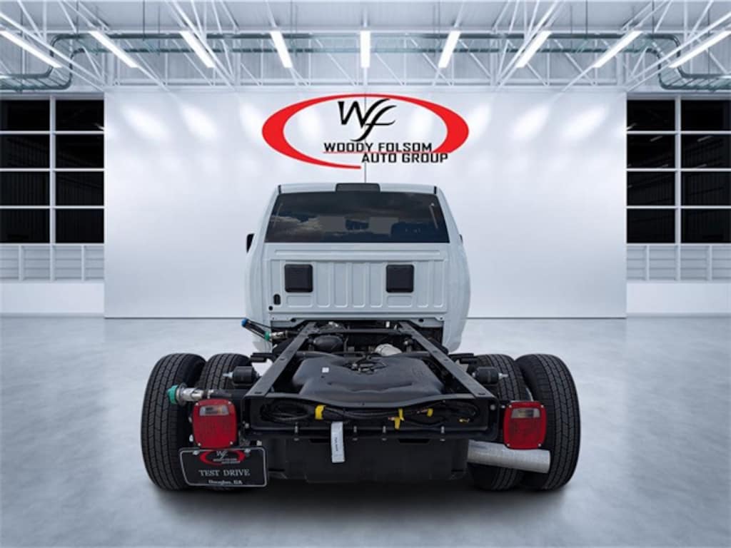 New 2025 Ram 3500 Chassis Cab 3500 TRADESMAN CREW CAB CHASSIS 4X4 60' CA Pickup