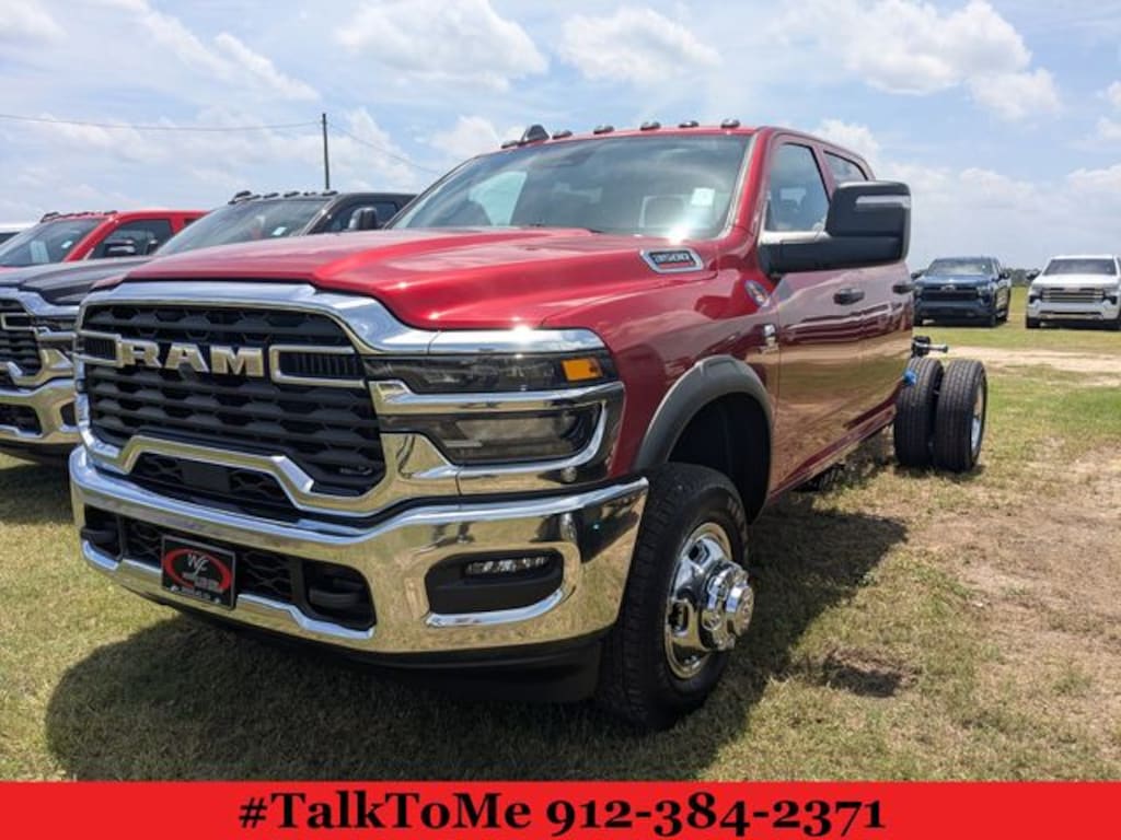 New 2026 Ram 3500 TRADESMAN CREW CAB CHASSIS 4X4 60' CA Pickup