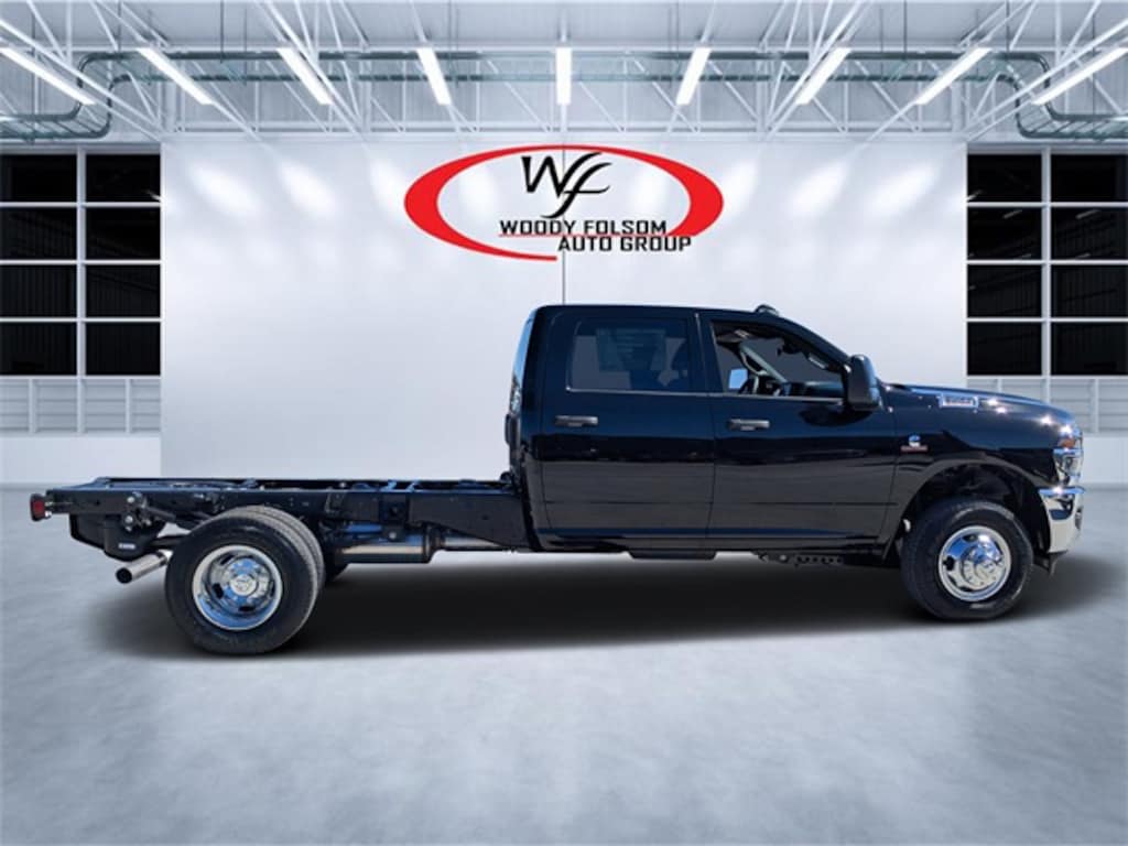 New 2026 Ram 3500 Chassis Cab 3500 TRADESMAN CREW CAB CHASSIS 4X4 60' CA Pickup