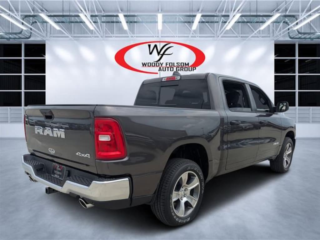 New 2026 Ram 1500 TRADESMAN CREW CAB 4X4 5'7 BOX Pickup