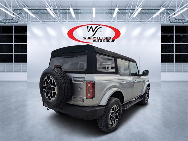 2023 Ford Bronco Outer Banks photo 2