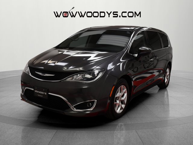 Used 2017 Chrysler Pacifica Touring Plus with VIN 2C4RC1BG2HR841429 for sale in Kansas City