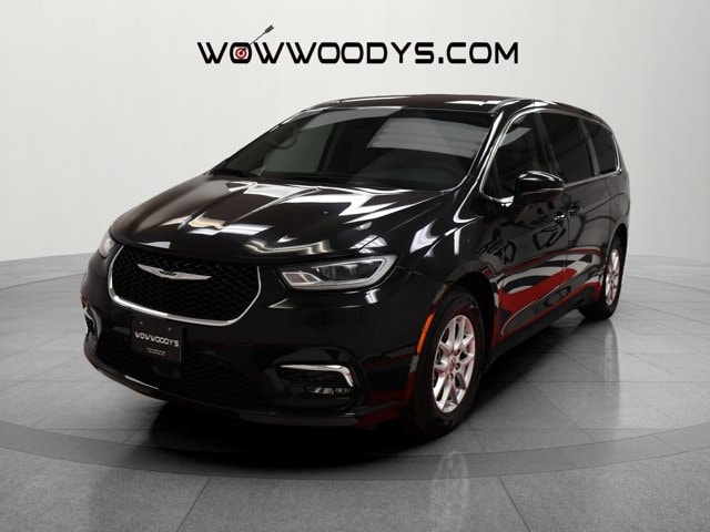 Certified 2023 Chrysler Pacifica Touring L with VIN 2C4RC1BG5PR533167 for sale in Kansas City