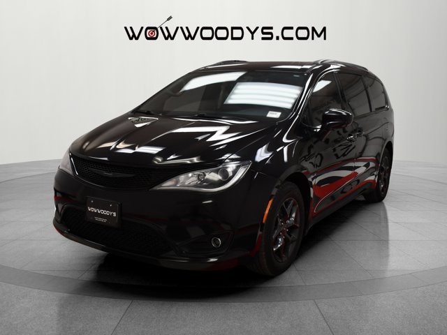 Certified 2019 Chrysler Pacifica Touring L with VIN 2C4RC1BG6KR657697 for sale in Kansas City