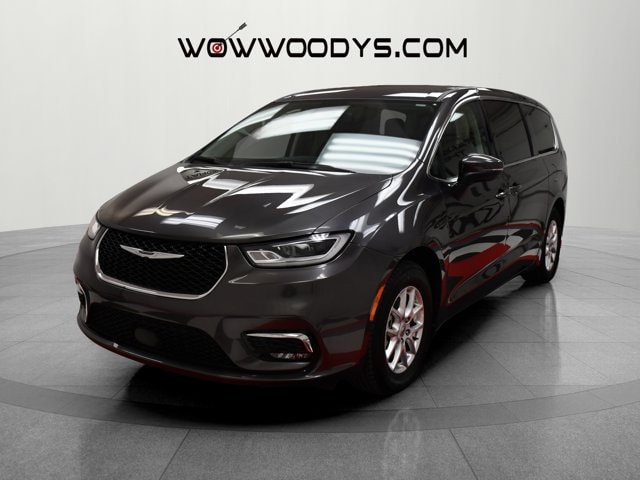 Certified 2023 Chrysler Pacifica Touring L with VIN 2C4RC1BG6PR553279 for sale in Kansas City