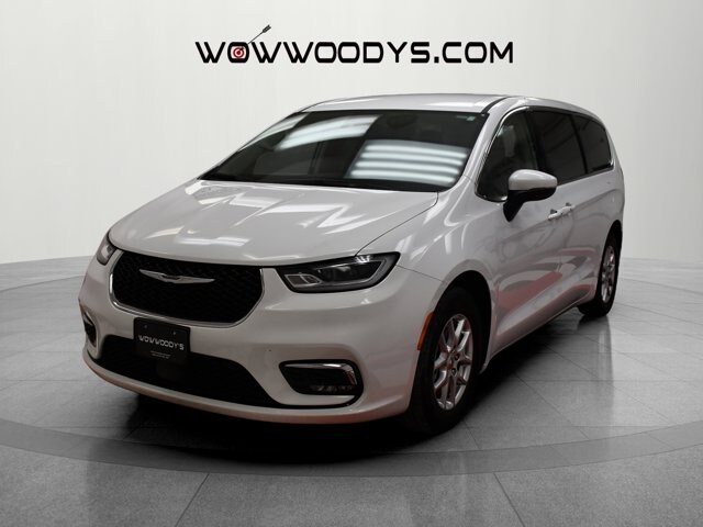 Certified 2023 Chrysler Pacifica Touring L with VIN 2C4RC1BGXPR574295 for sale in Kansas City