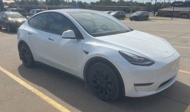 Used 2021 Tesla Model Y Long Range with VIN 5YJYGDEE8MF197713 for sale in Chillicothe, MO