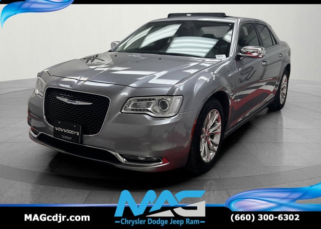 2017 Chrysler 300 C's photo