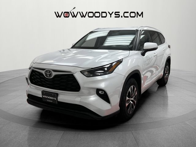 Certified 2022 Toyota Highlander XLE with VIN 5TDGZRBH9NS568960 for sale in Kansas City