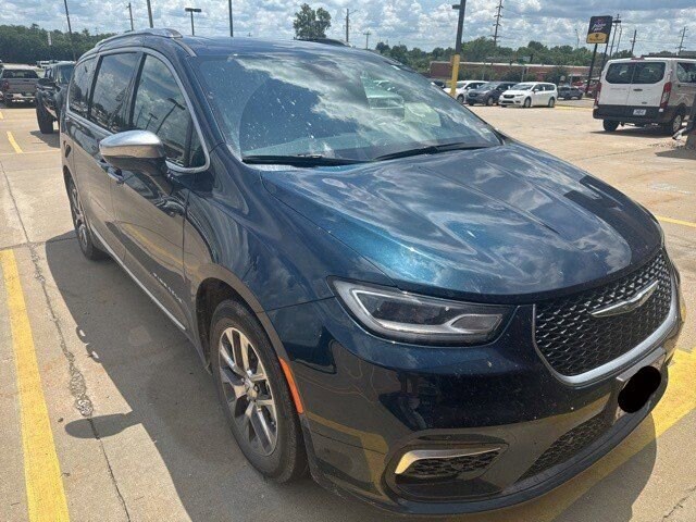 Used 2022 Chrysler Pacifica Hybrid Pinnacle Hybrid with VIN 2C4RC1N77NR236765 for sale in Kansas City