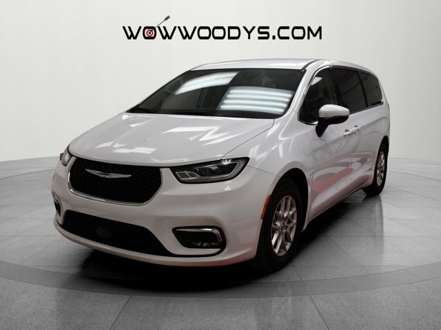 Certified 2023 Chrysler Pacifica Touring L with VIN 2C4RC1BG6PR571619 for sale in Kansas City