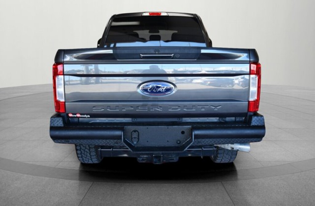 Used 2017 Ford Super Duty F-350 SRW Lariat Crew Cab 4x4 6.7L V8 Diesel Gooseneck Hitch Grille