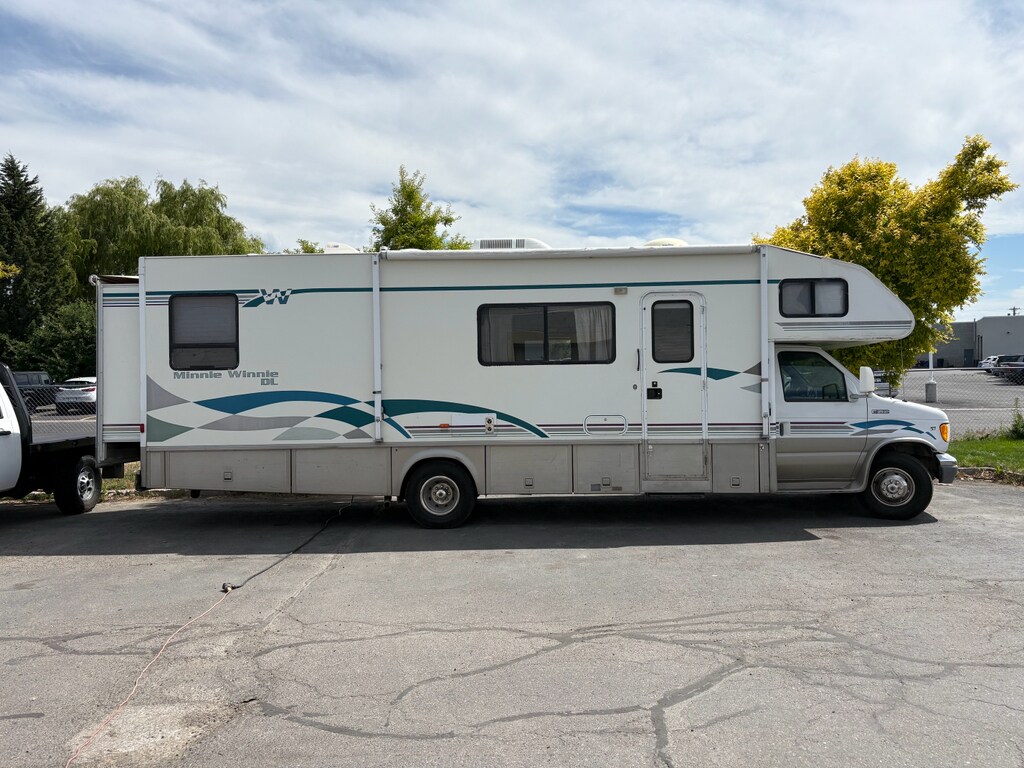 Used 1998 Winnebago Minni Winni 31WS RV Class C