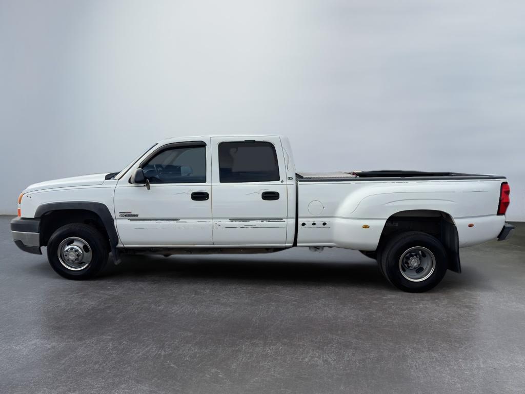 2006 Chevrolet Silverado LS photo 2