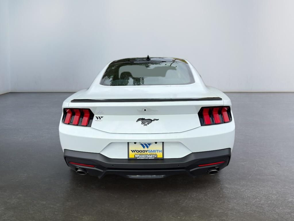 2025 Ford Mustang EcoBoost Premium photo 4