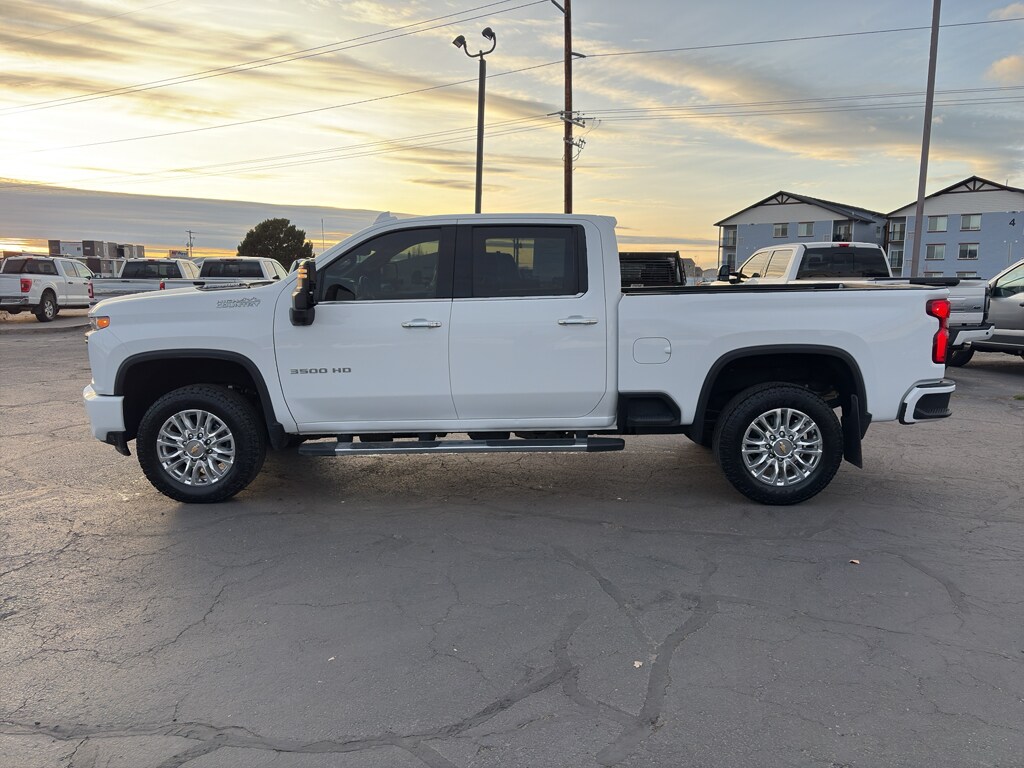 2022 Chevrolet Silverado High Country photo 3