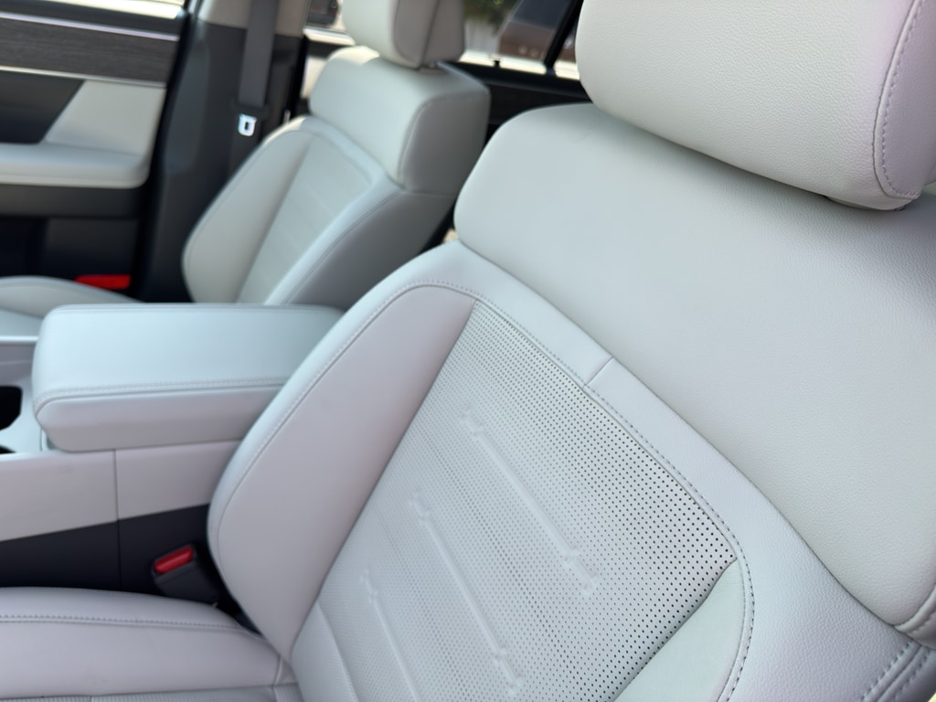 2026 Hyundai Santa Fe Limited - Photo 14