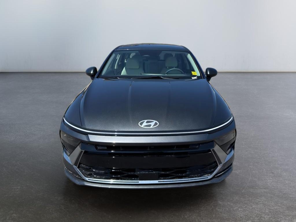 2025 Hyundai Sonata Hybrid SEL photo 2