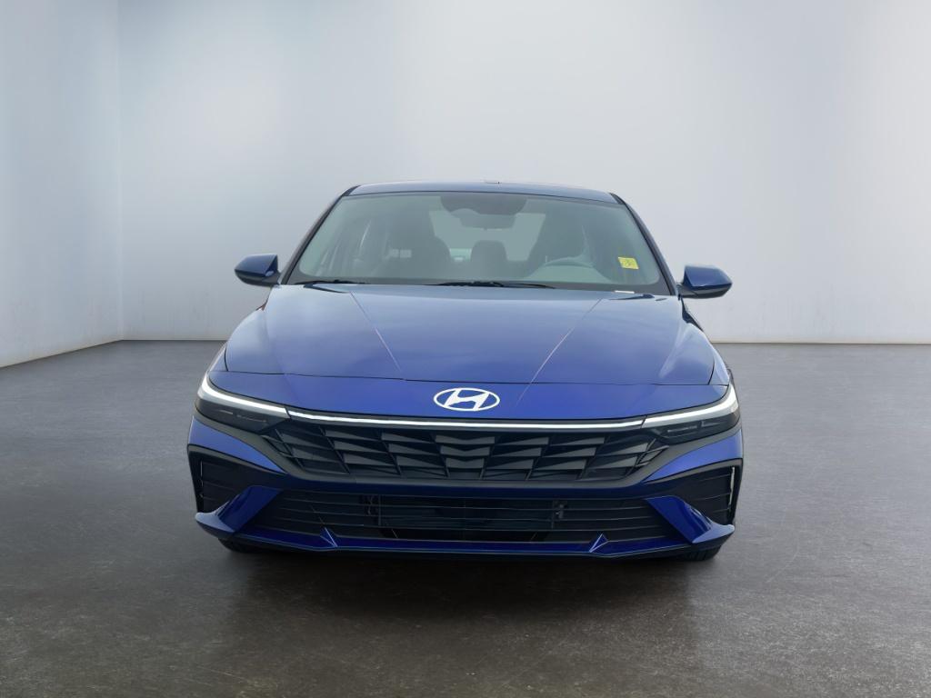 2026 Hyundai Elantra Blue SEL Sport photo 2