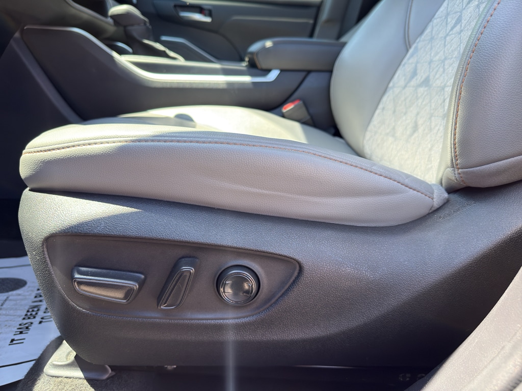 2023 Toyota Highlander Bronze Edition - Photo 14