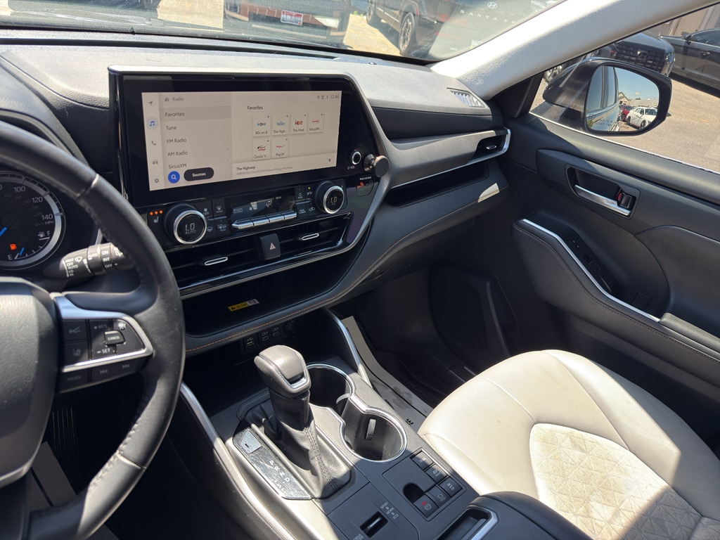 2023 Toyota Highlander Bronze Edition - Photo 11