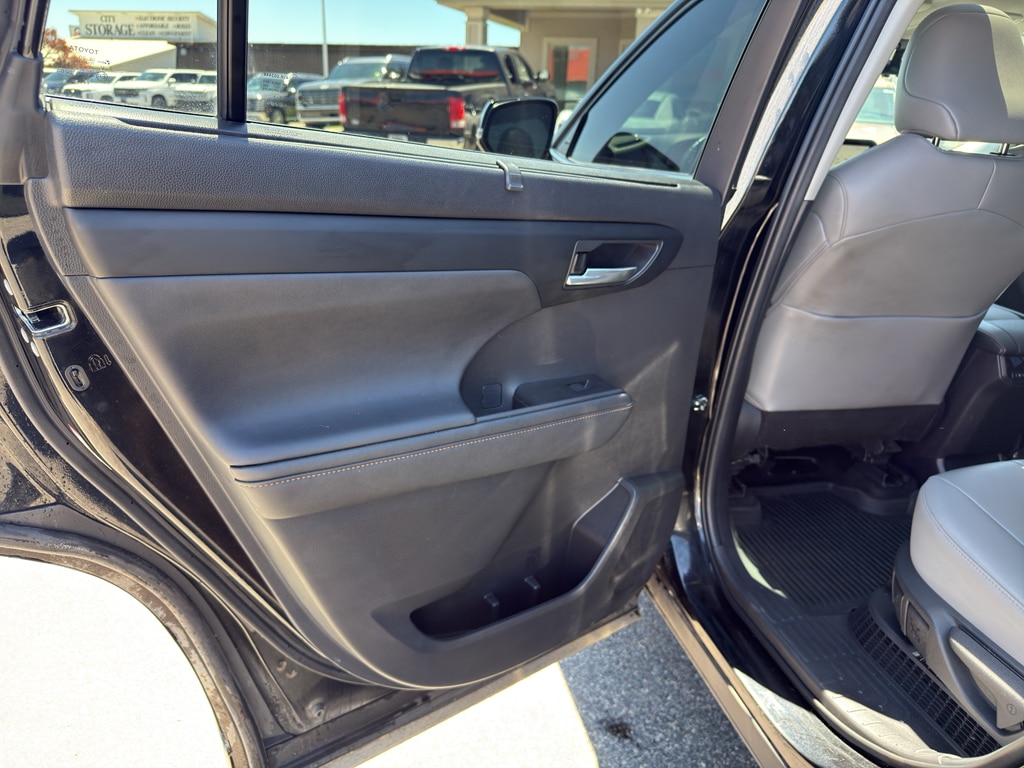 2023 Toyota Highlander Bronze Edition - Photo 17