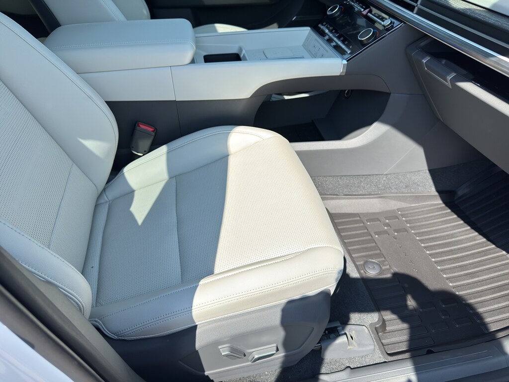 2026 Hyundai Santa Fe Limited - Photo 18