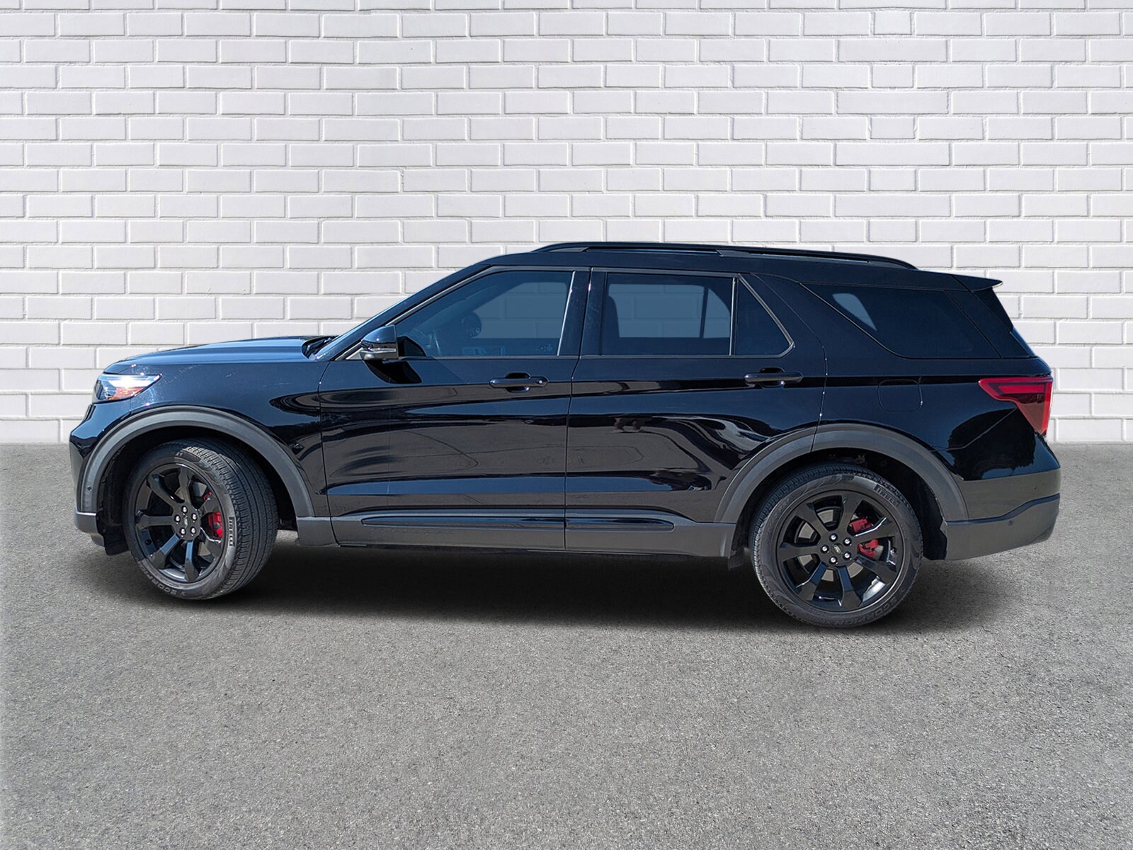 2020 Ford Explorer ST photo 2