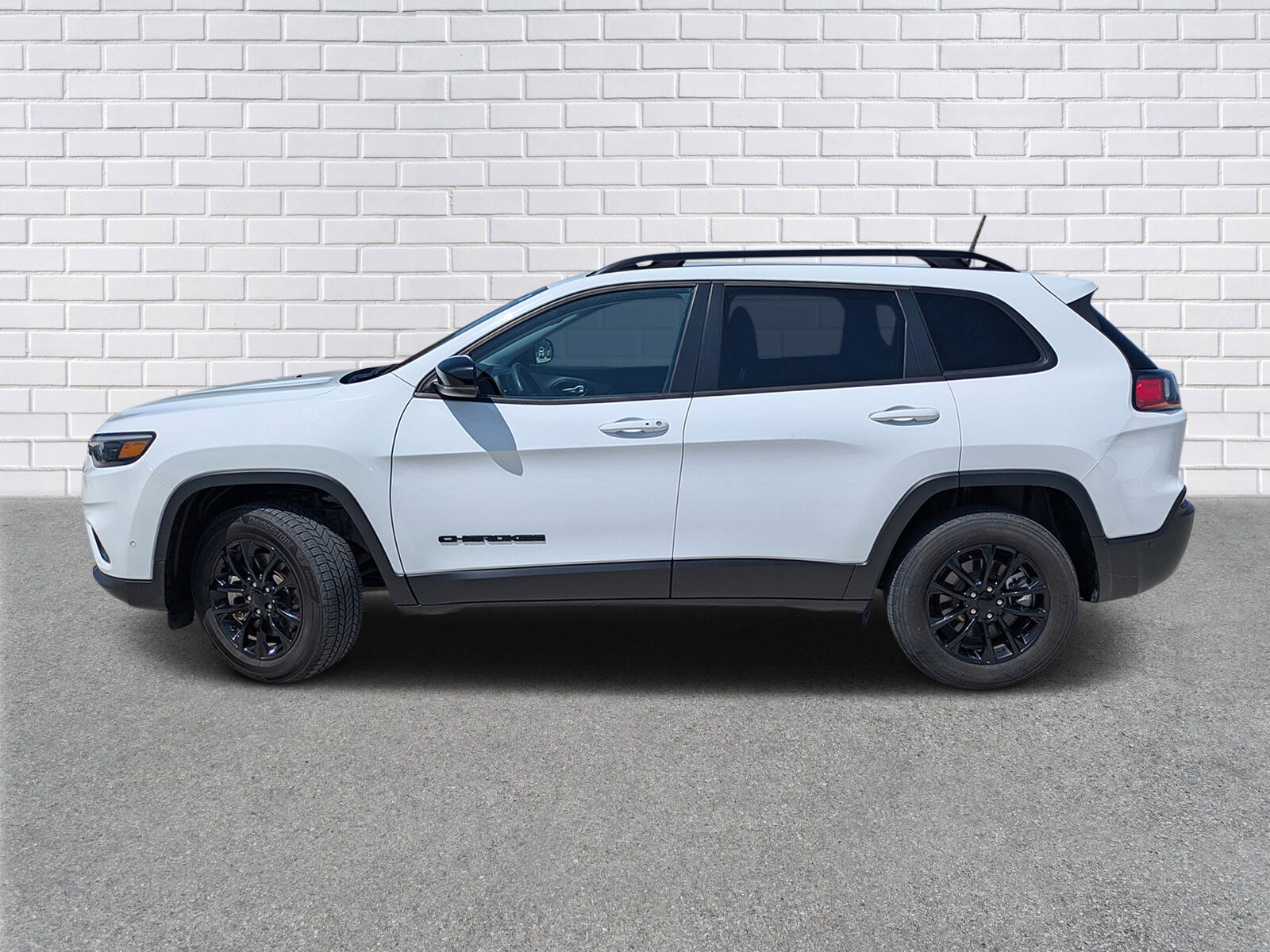 2023 Jeep Cherokee Altitude Lux photo 2