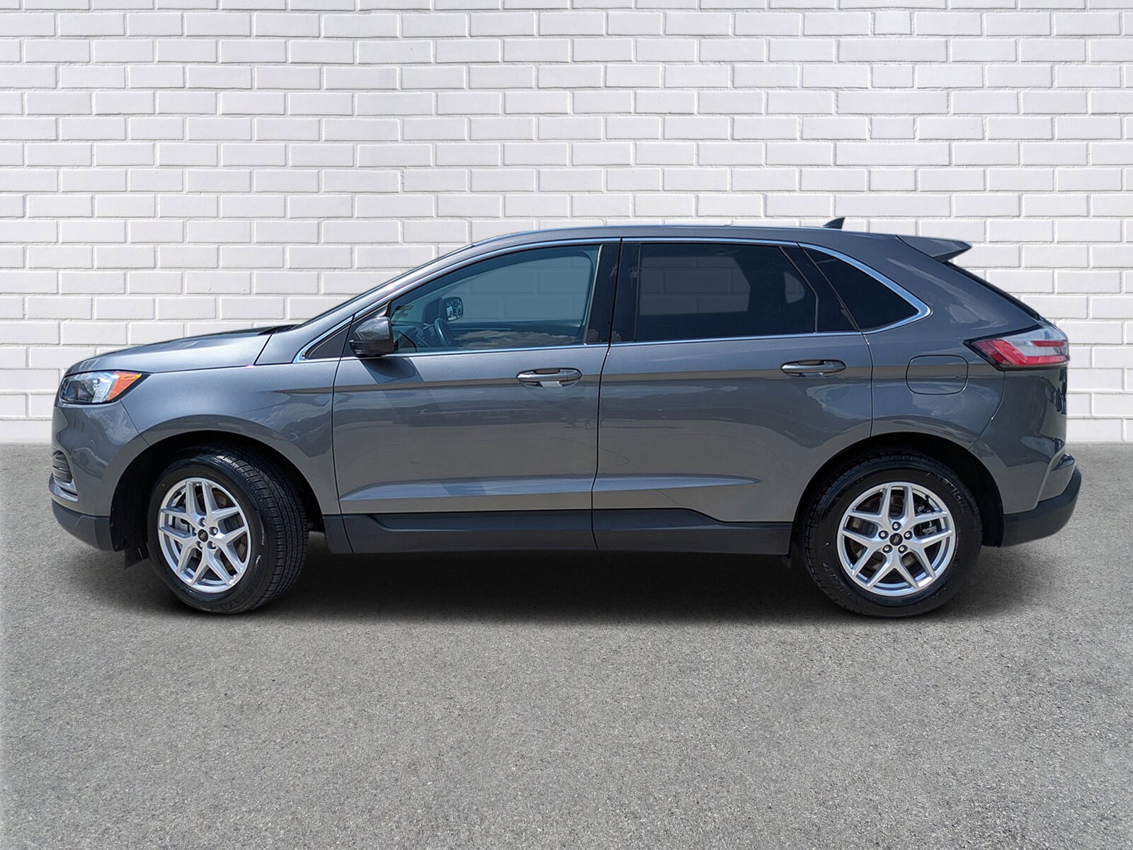 2024 Ford Edge SEL photo 2