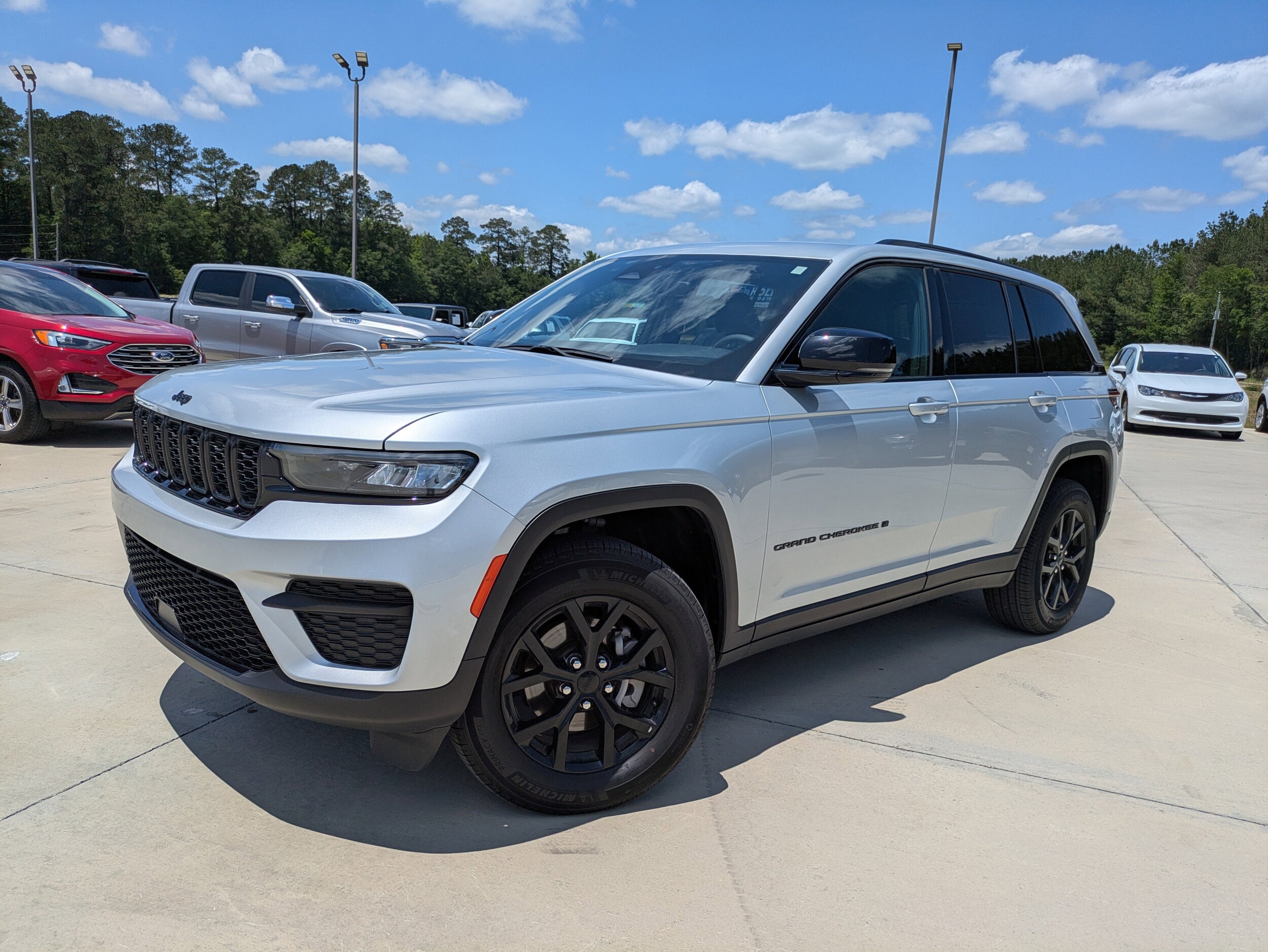 2024 Jeep Grand Cherokee Altitude photo 4