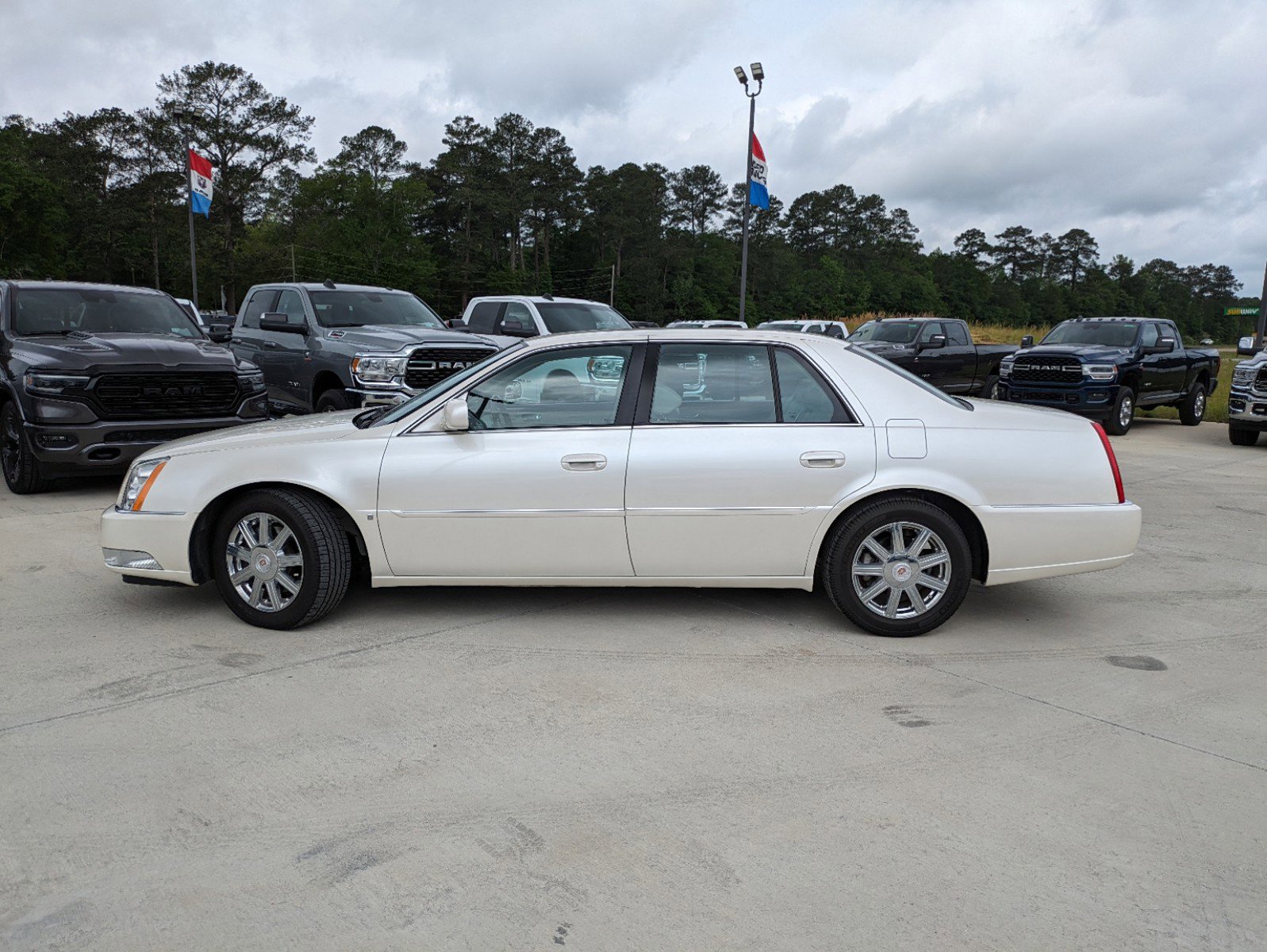 Used 2008 Cadillac DTS 1SD with VIN 1G6KD57Y68U169291 for sale in Seminary, MS