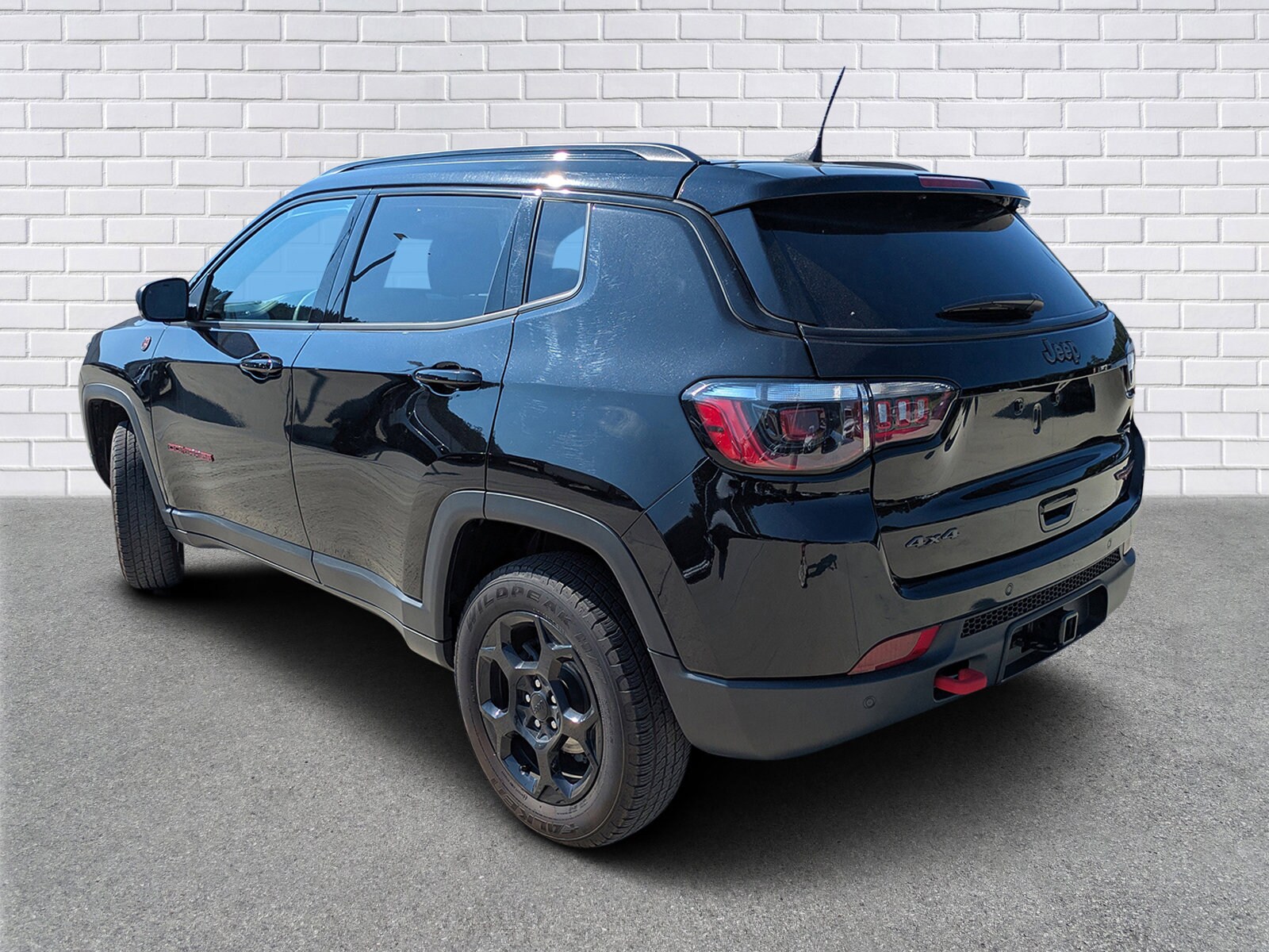 2023 Jeep Compass Trailhawk photo 2