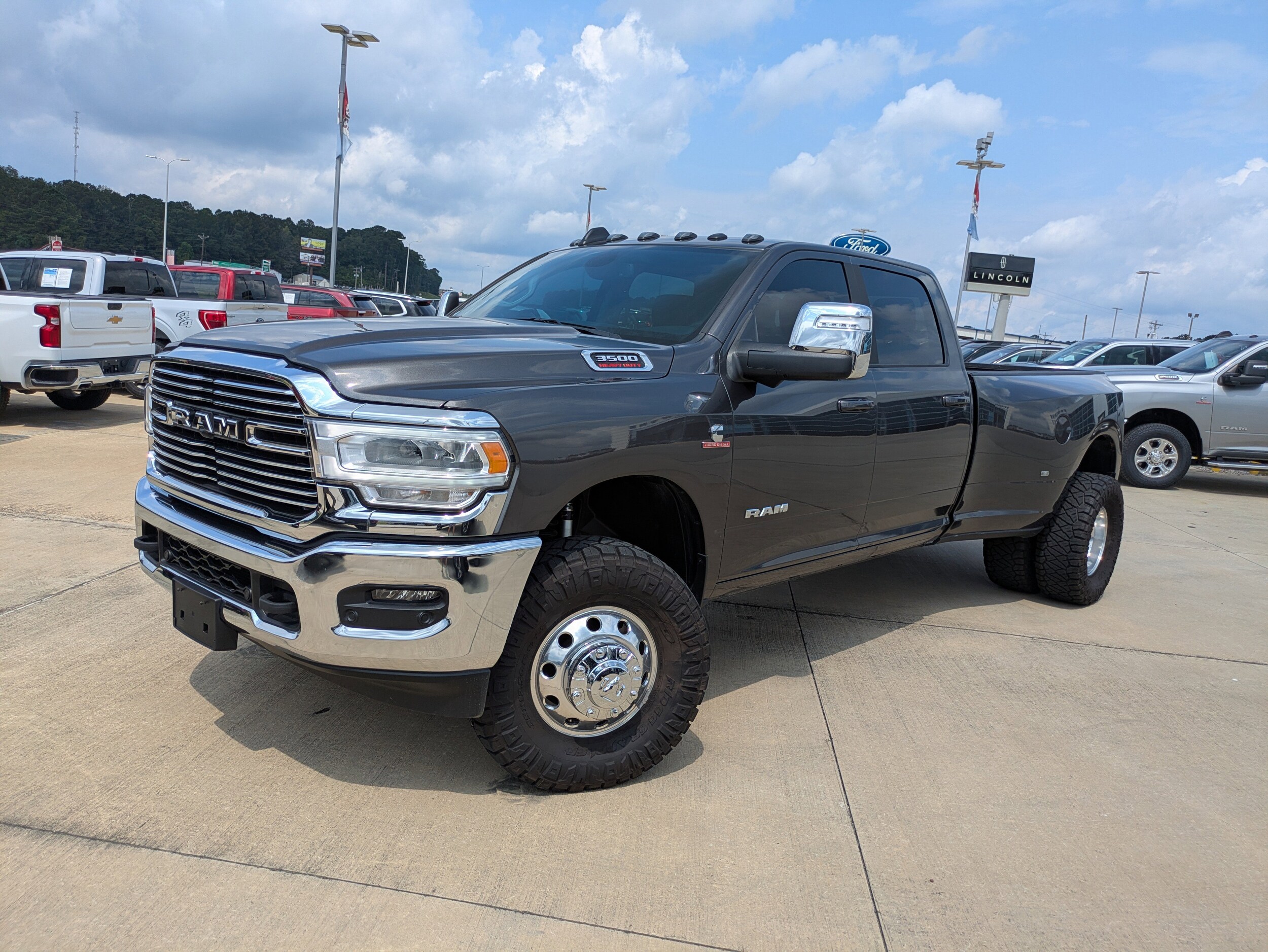 2024 Ram 3500 Laramie photo 4