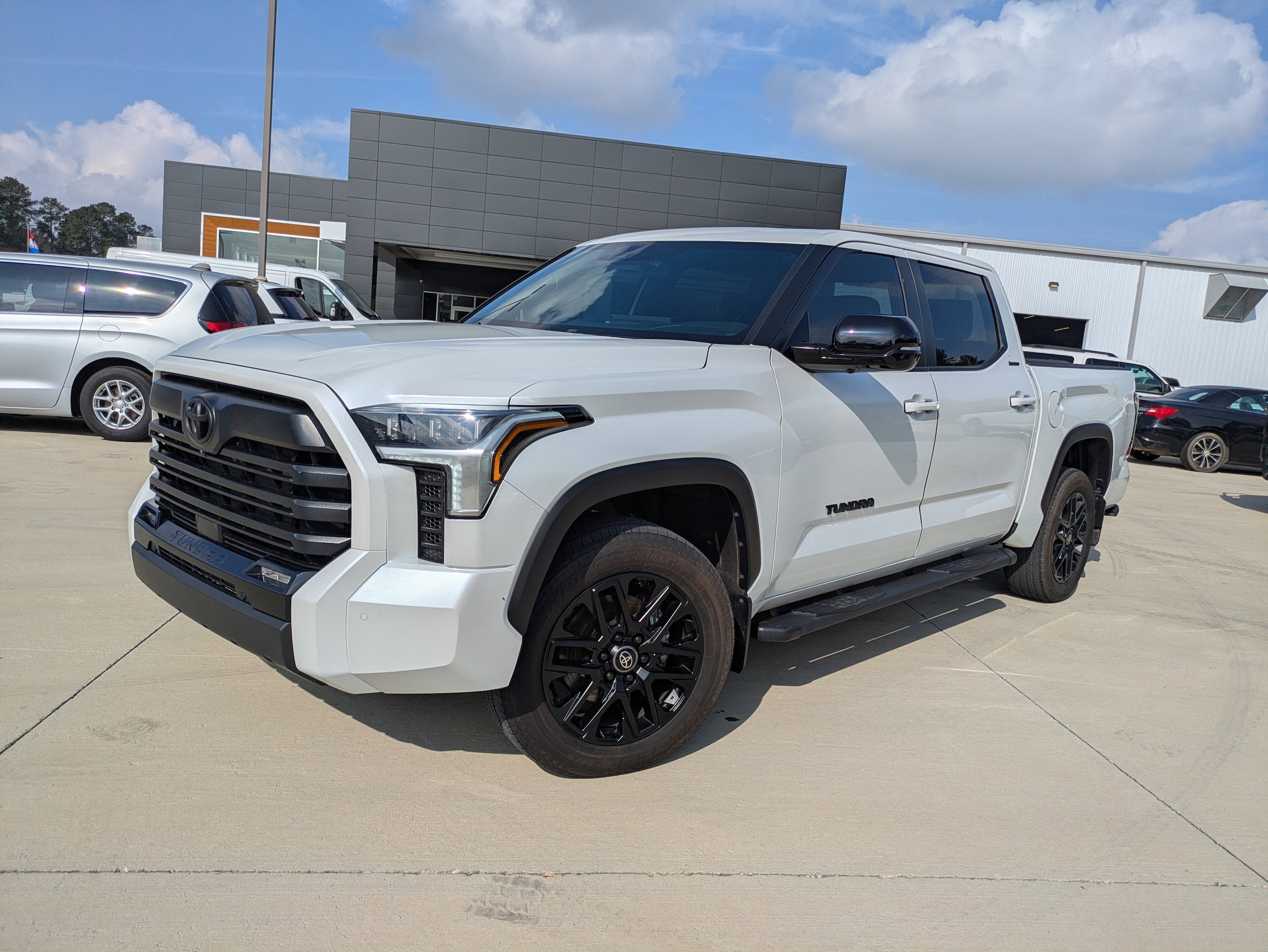 2025 Toyota Tundra Limited's photo