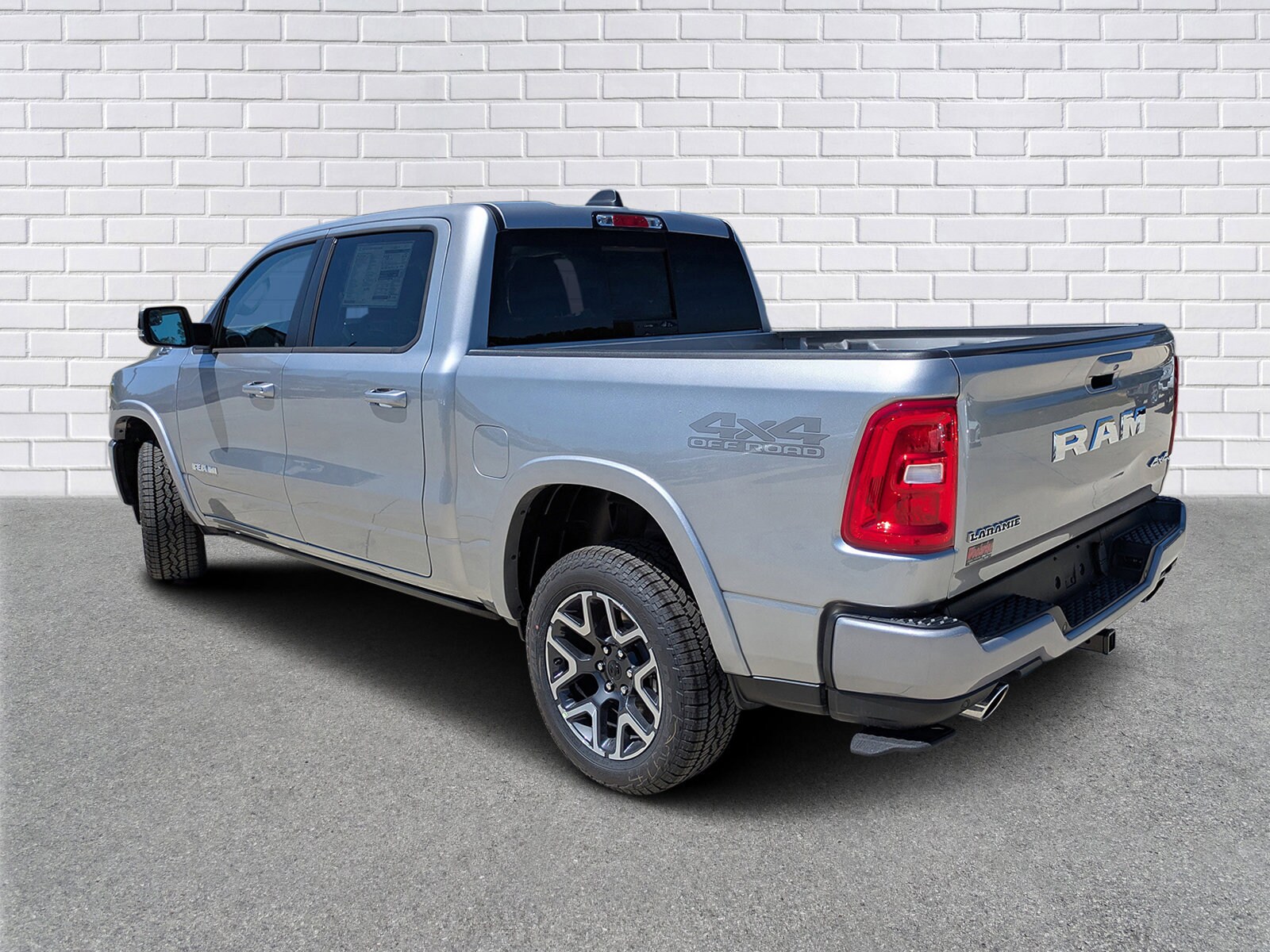 2025 Ram 1500 Laramie photo 3